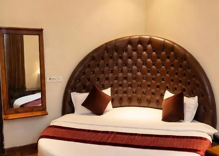 Hotel Woodcresstt Zirakpur !! Budget Friendly Stay With Airport Access