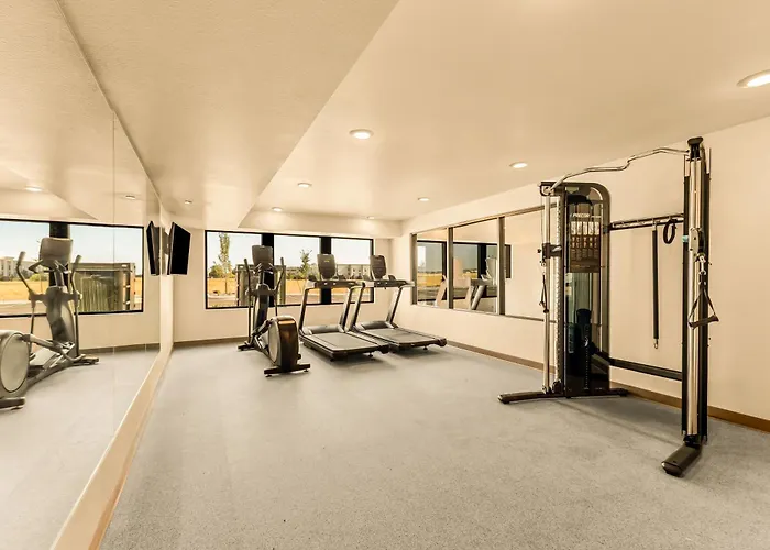 Livaway Suites Phoenix-Surprise