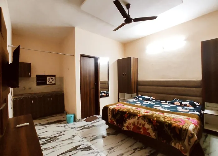 The Heaven Homestays - A Budget Rooms By Dhesi Group
