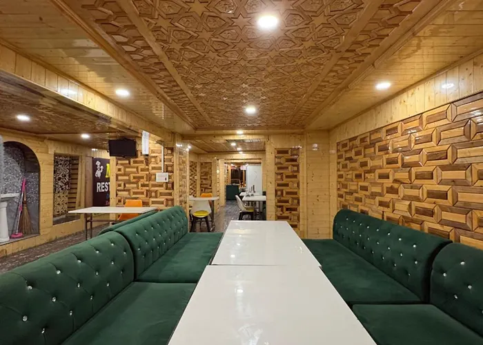 Shahi Darbar Guest House & Restaurant