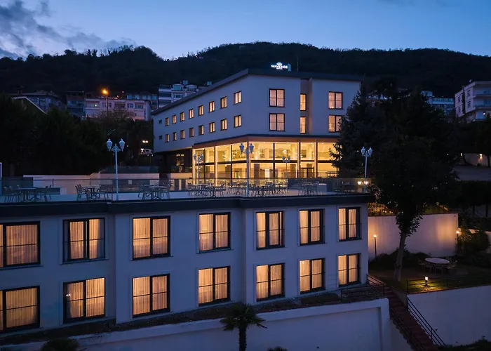 Waveside Hotel