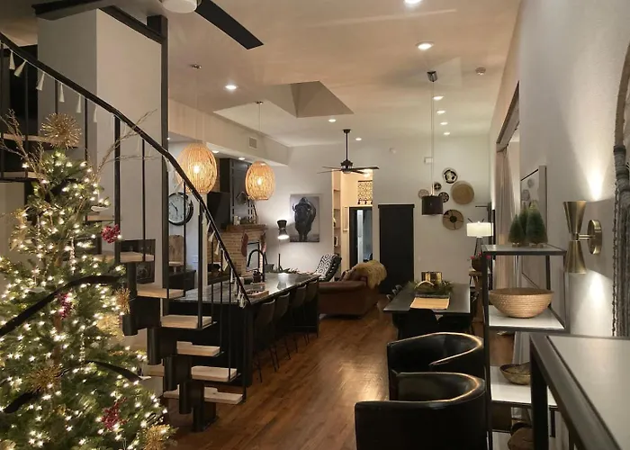 Luxe Main St Loft With Rooftop Lounge And Balcony