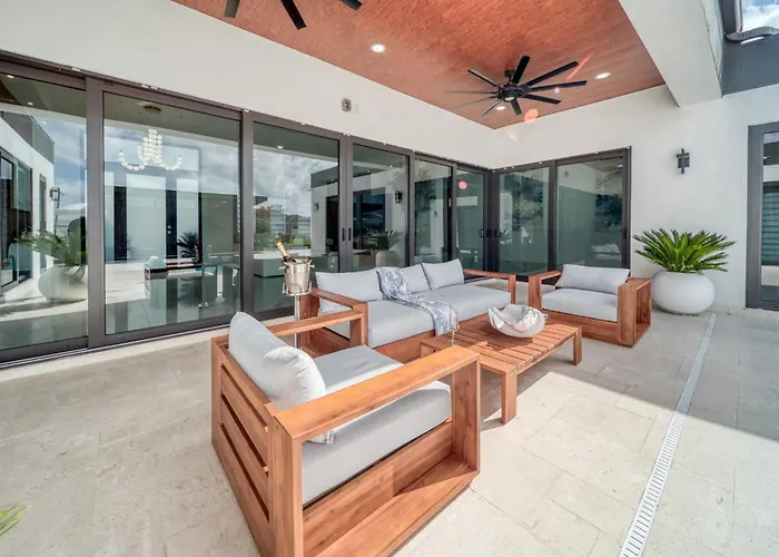 Cozy Modern Villa - Heated Pool & Spa - Bbq - Water View