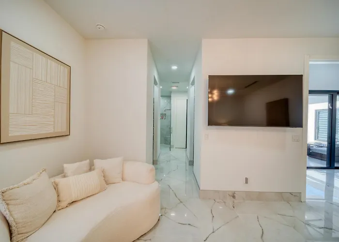 Cozy Modern Villa - Heated Pool & Spa - Bbq - Water View