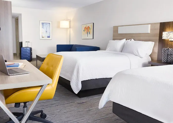 Holiday Inn Express & Suites Alexandria By Ihg