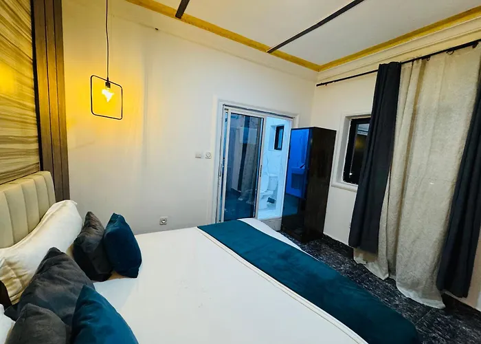 La Castrol Hotel Apartments