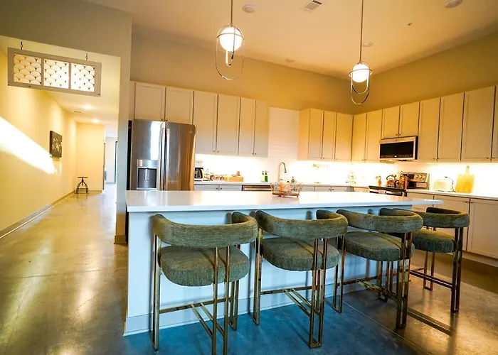 Opal Suite - New 2 Bed-2 Bath Loft Near Downtown!