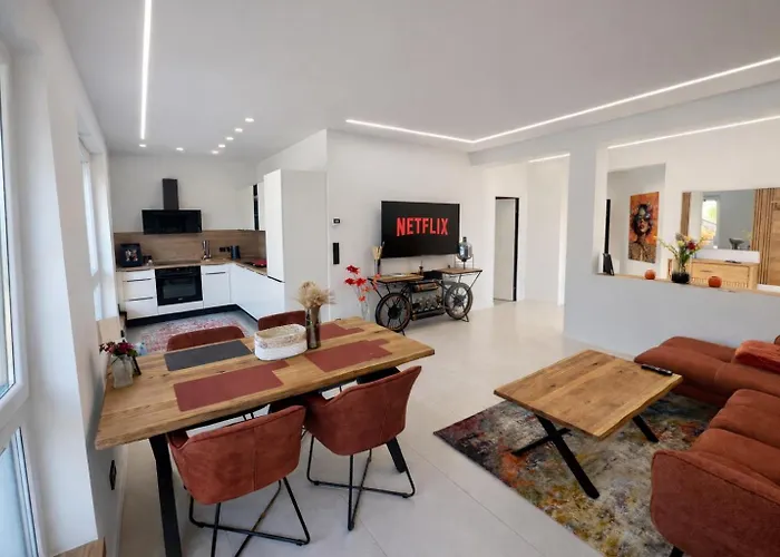 Moderne Ferienwohnung in Kleinheubach 24h Check in Fußbodenheizung Premium Ausstattung lichtdurchflutet privater Zugang Parkplatz
