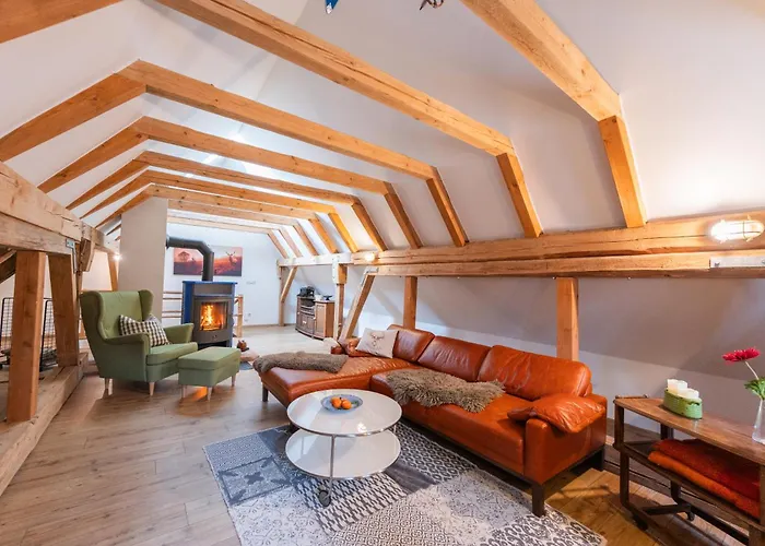 Große Ferienwohnung Nr 2 mit Kamin und 3 Schlafzimmern im Johannishof Oybin