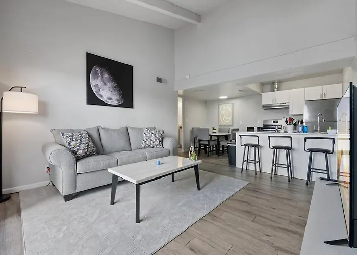 Meticulously Kept Downtown Mesa 1-Bedroom Oasis