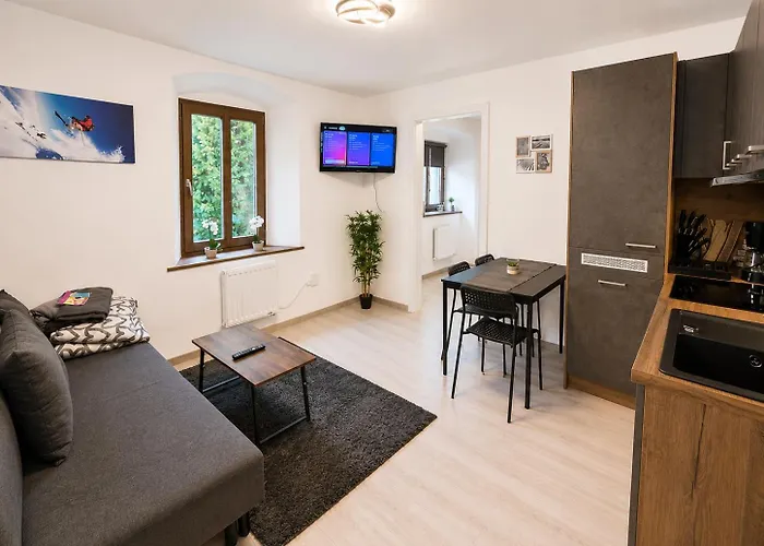 Old Town Apartment In Tirol