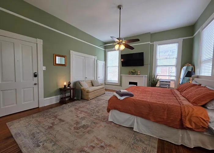 Centrally Located Studio #5 - Downtown Little Rock