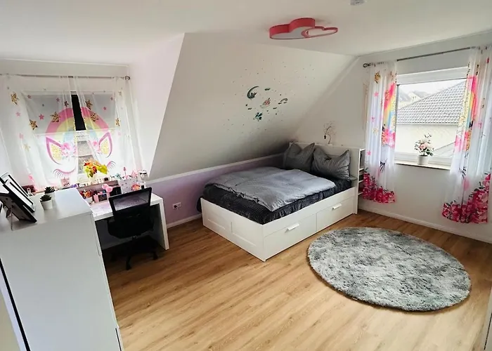 Vier Zimmer Apartment, Messe Nähe, 9 Personen