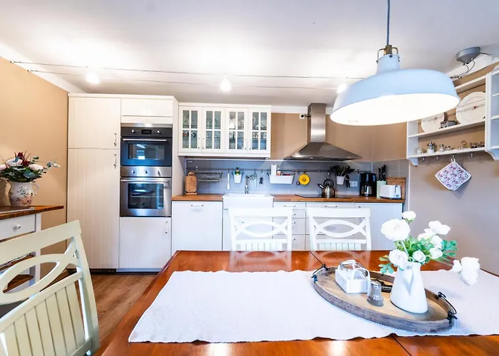 Große Ferienwohnung Nr 2 mit Kamin und 3 Schlafzimmern im Johannishof Oybin