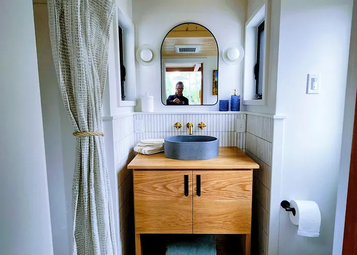 The Roost At Hidden Owl Farmstead - Luxury 1 Bdrm Cottage Near Wineries And Lake