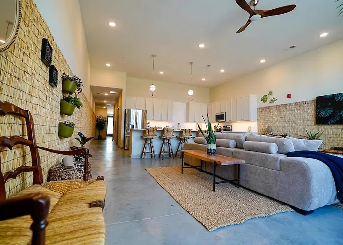 Jungle Jasper Suite - New Loft Near Massachusetts!
