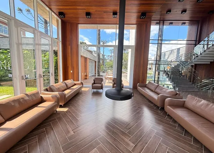 Apartamento impecável, com PISCINA AQUECIDA, 2 suítes em Gramado