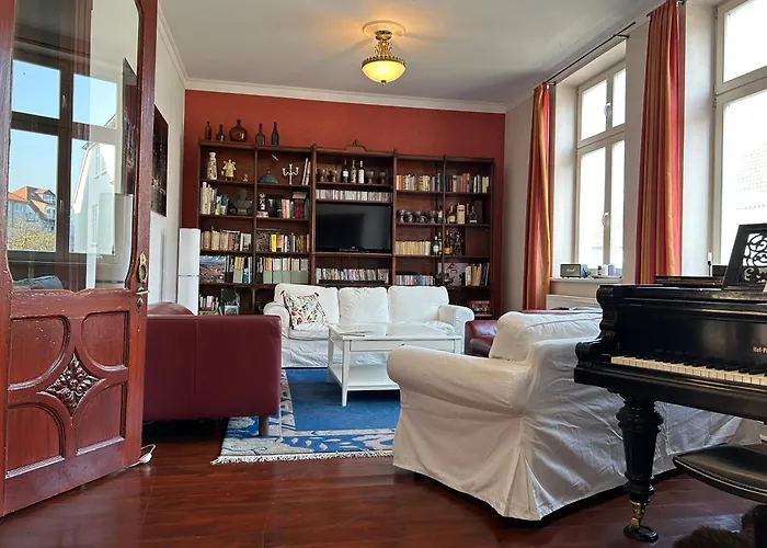 Großzügige zentrale Altbauwohnung