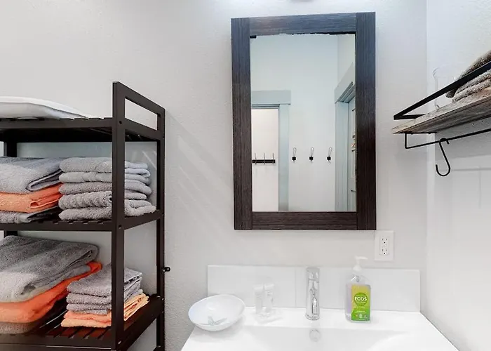 Modern Dog-Friendly Home With A Full Kitchen Washer&Dryer Furnished Patio
