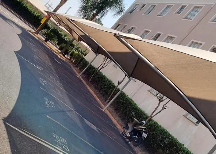 Large Ground Floor Apartment With A Yard Near The Mall