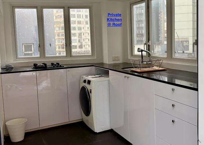 Hk Studio With Private Roof & Kitchen - Walk-Up No Lift