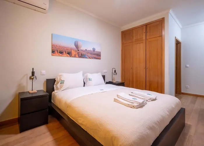 Familyhub - Ecohost - Spacious 3-Bedroom Apartment For 8 People With Ac And Parking Near Porto And The Beaches