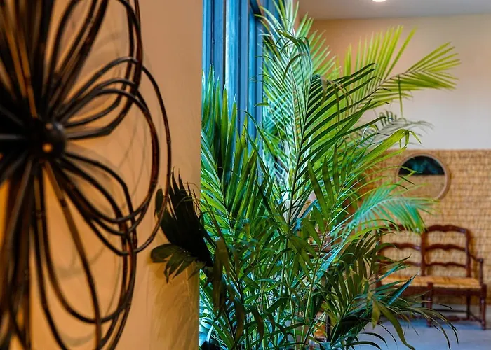 Jungle Jasper Suite - New Loft Near Massachusetts!