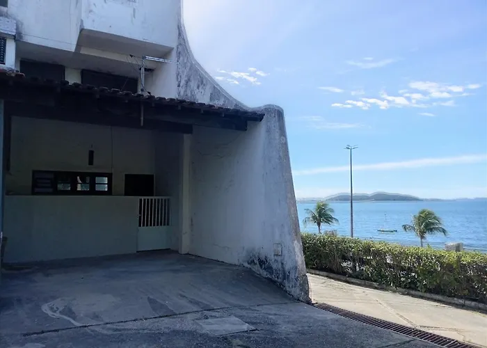 Apartamento 2 quartos térreo com passarela exclusiva para orla