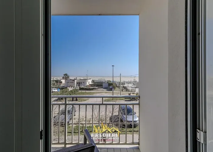 Lido Degli Estensi Fronte Mare E Balcone