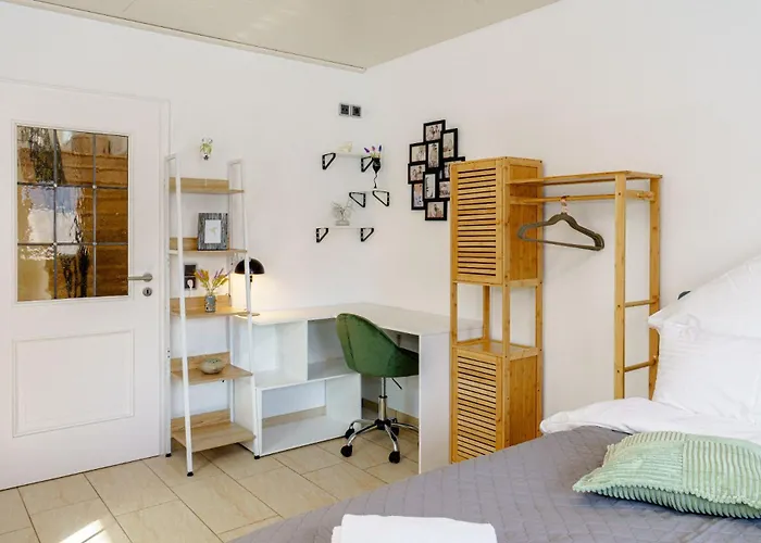 Team Haus -6Zimmer 12Betten Parkplätze Grillen Terrasse Balkone schnell nach Augsburg und München