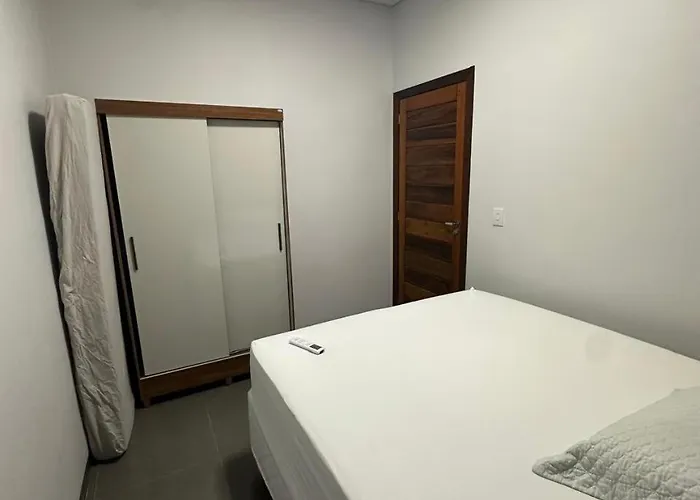Casa garagem caminhonete exceto Dodge Ram, 2 quartos, espaço para 6 pessoas, casa completa, 5min Centro - Casa 5