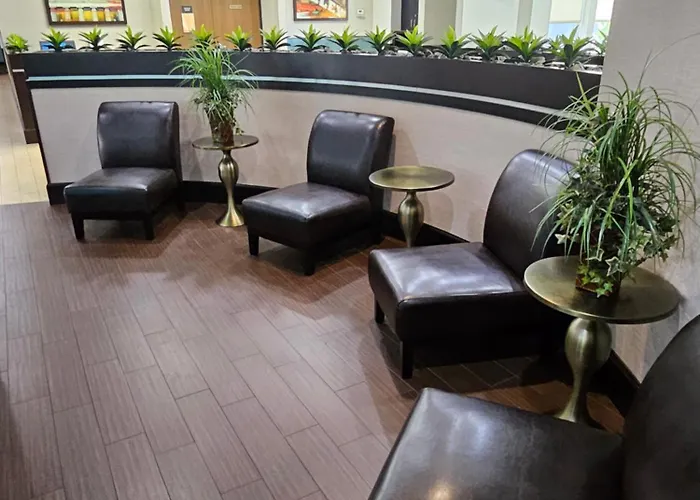 Club Hotel Nashville Inn & Suites