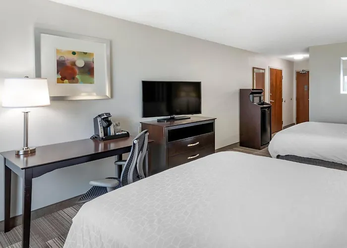 Holiday Inn Express Hotel & Suites Cincinnati-Blue Ash By Ihg