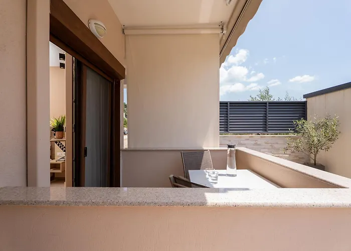 Meliton Inn Hotel & Suites By The Beach