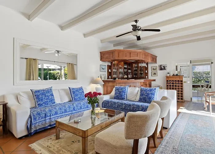 Paradiso Guesthouse & Self-Catering Cottage