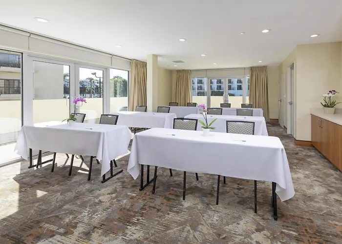 Redondo Beach Hotel, Tapestry Collection By Hilton