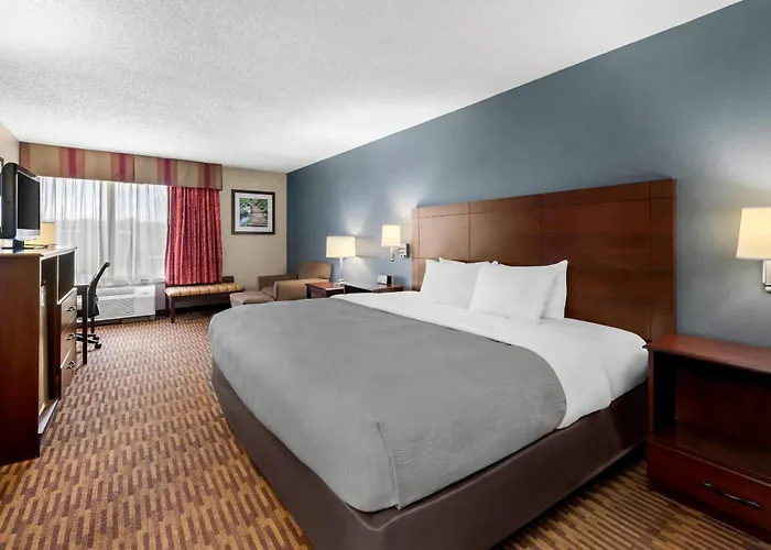 Quality Inn & Suites Lawrence - University Area