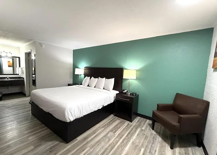 Baymont Inn & Suites By Wyndham Newton Ia