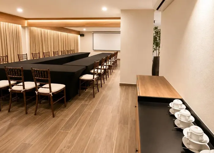 La Posada Hotel Y Suites
