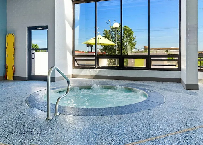 Comfort Inn & Suites Evansville Airport