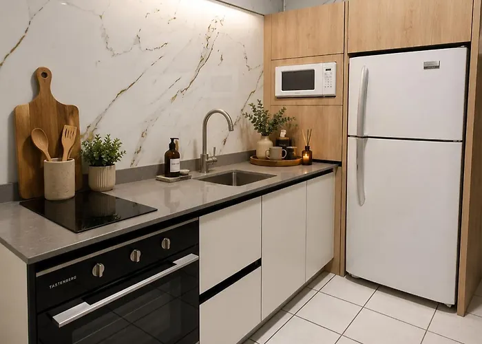 Tropical Breeze Apartments