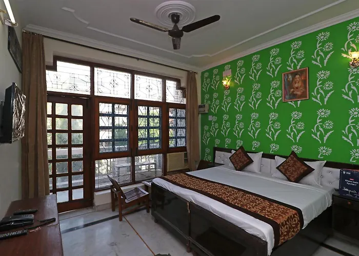 Collection O Shri Ana Hotel