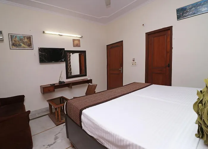 Collection O Shri Ana Hotel