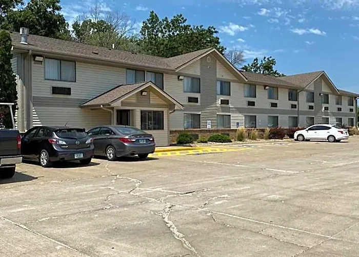 Super 8 By Wyndham Independence Ia