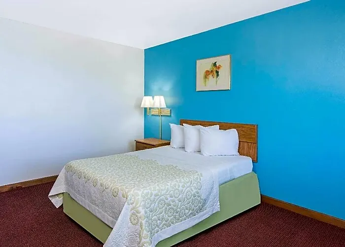 Days Inn By Wyndham Mountain Grove