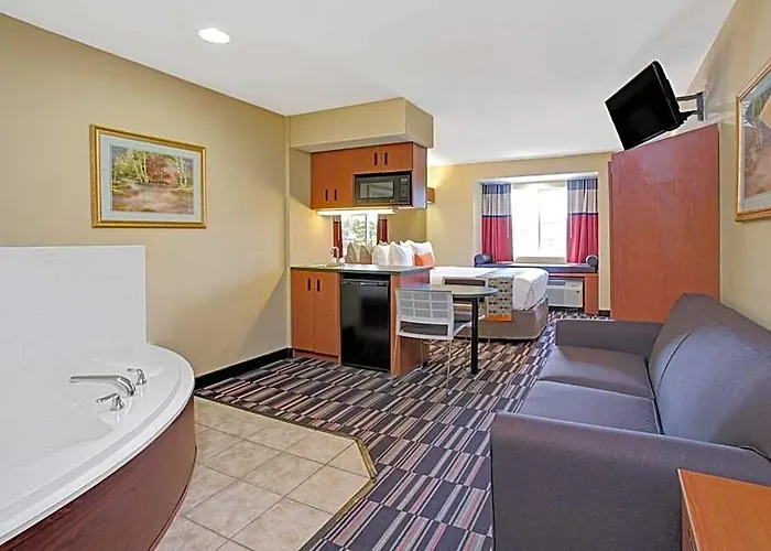Microtel Inn & Suites By Wyndham Bushnell