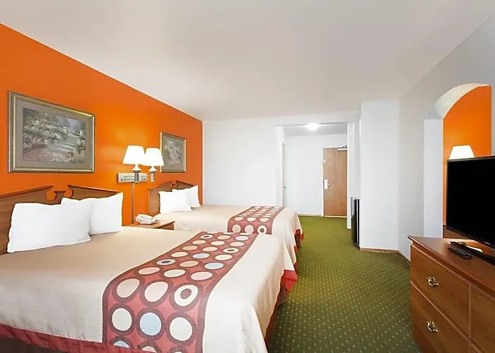 Super 8 By Wyndham Cloverdale Wine Country
