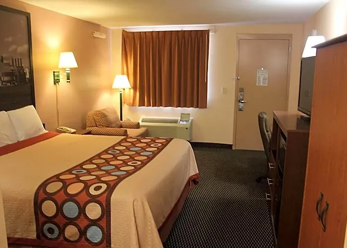 Super 8 By Wyndham Laurel