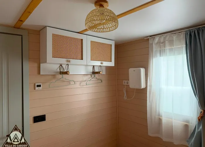 Garden Hotel, Pool & Park & Cottages