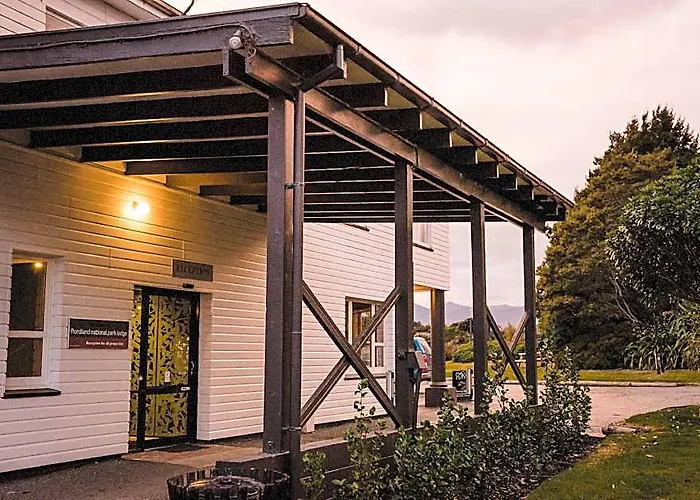 Fiordland National Park Lodge